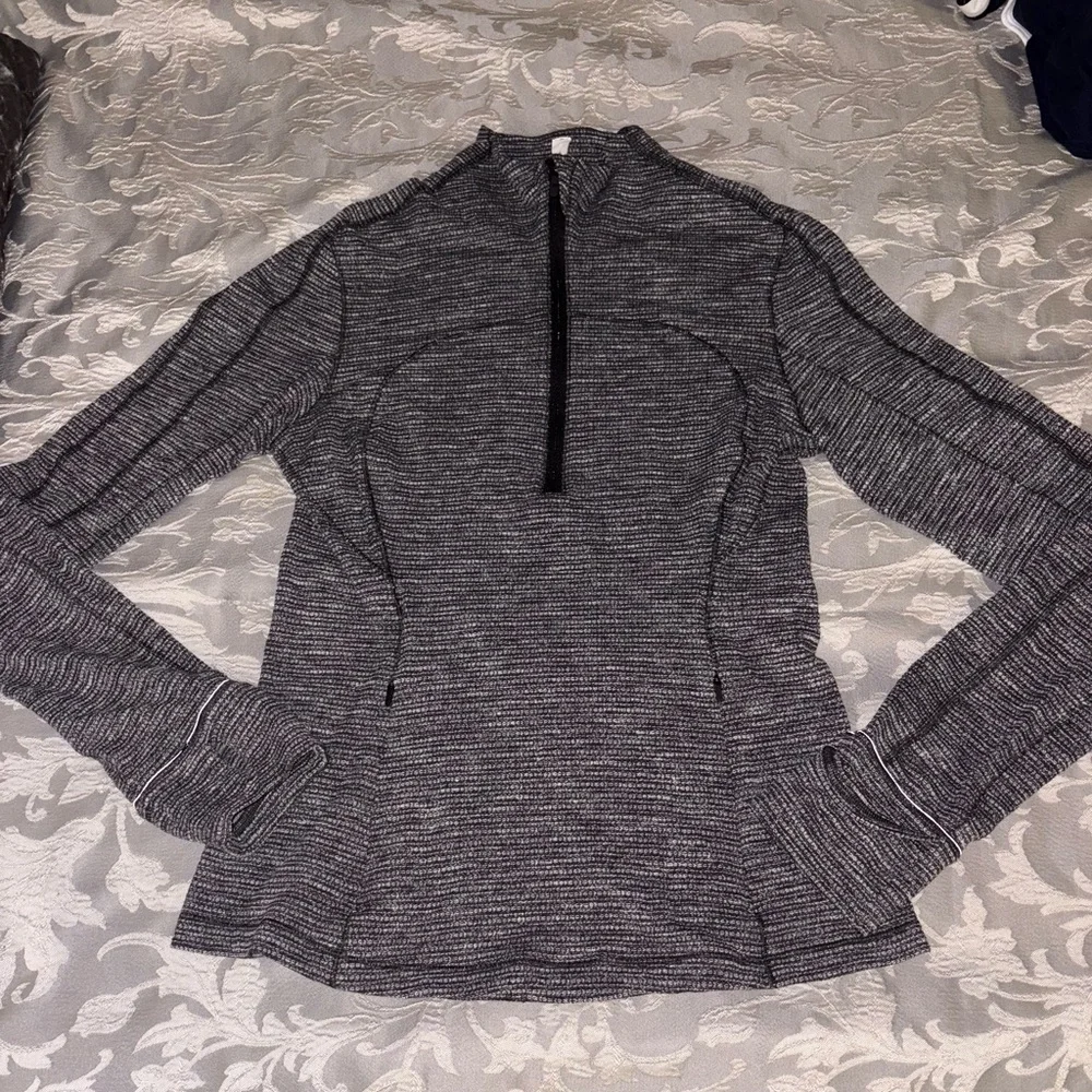 Lululemon Run Briskly Heather Gray Running Pullover Size 6